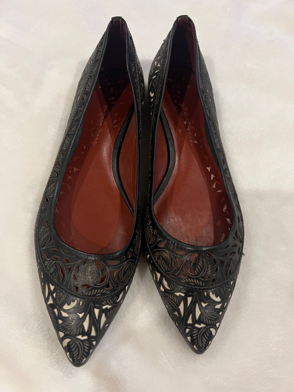 Aerin Women's Black Laser-Cut Pointed Toe Flats blacqk with beige size 7 1/2